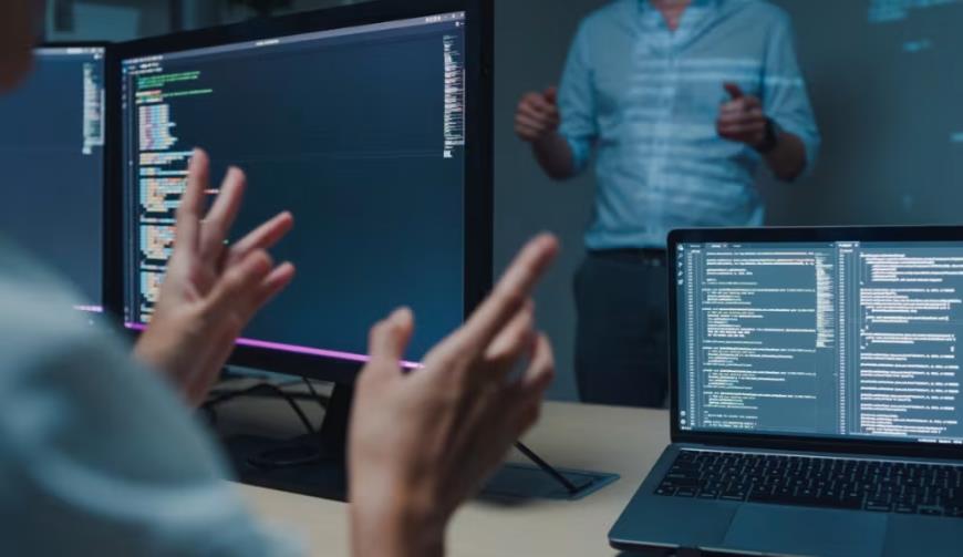 江城软件开发公司警示:7大迹象,揪出项目脱轨危机